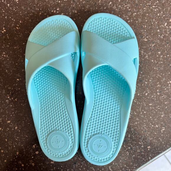 Totes Solbounce Womens mint green cross over sandals slide on Size 8 NEW - Picture 7 of 8